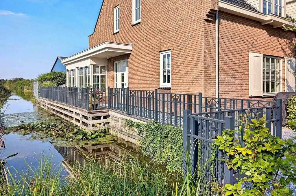 Villa aan het water
